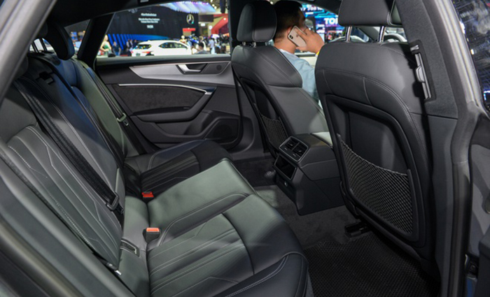 Rộng rãi, thoải mái và tiện nghi là những từ chính xác nhất để nói về khoang hành khách của Audi A7