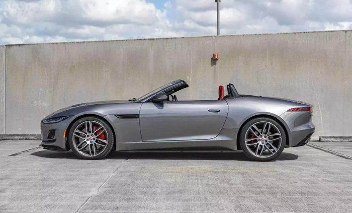 Chiều dài tổng thể của Jaguar F-Type convertible ngắn hơn biến thể coupe 4mm, trong khi các thông số kích thước khác là như nhau