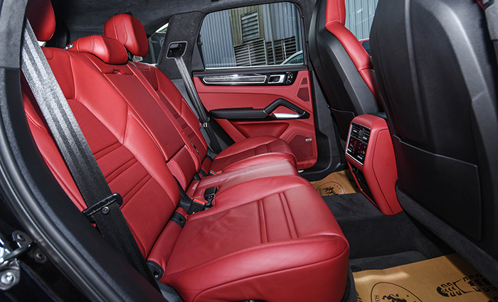 khoang-hanh-khach-porsche-cayenne-turbo