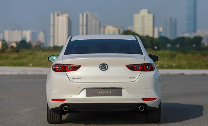 Đuôi xe Mazda3 Sedan 2.0L Premium