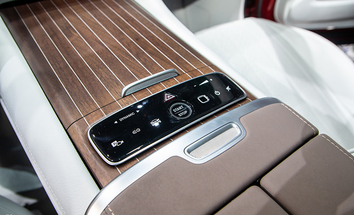 Bệ trung tâm EQS 580 4Matic