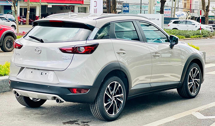 Đuôi xe thiết kế sắc sảo