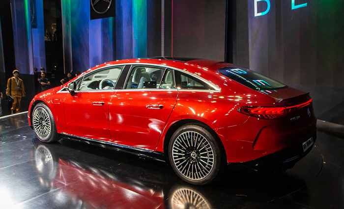 Góc sau Mercedes EQS
