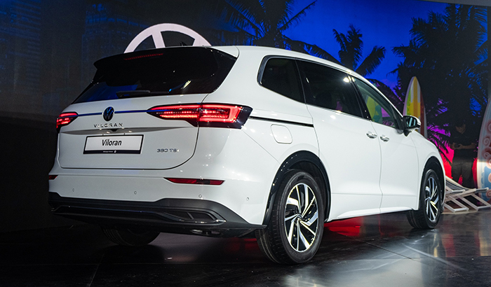 Đuôi xe Viloran Luxury