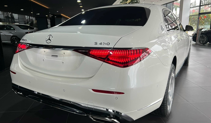 duoi xe mercedes maybach S450 4matic