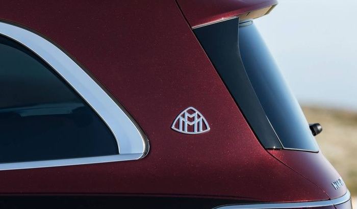 duoi xe mercedes maybach gls600 4matic 1