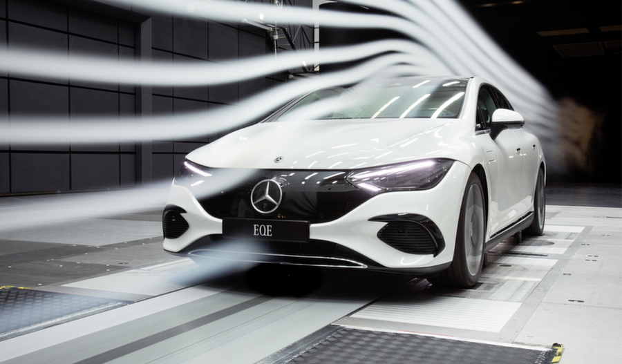 than xe mercedes eqe khi dong hoc