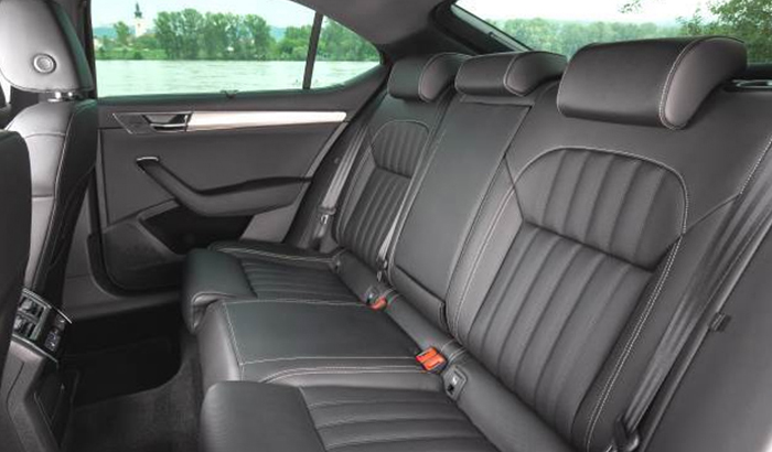 nội thất xe skoda superb 5