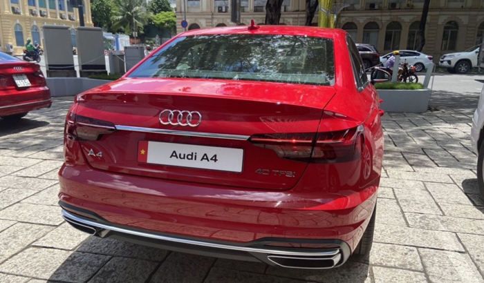 đuôi xe audi a4 advanced plus