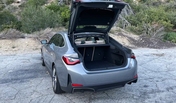 đuôi xe bmw i4 3