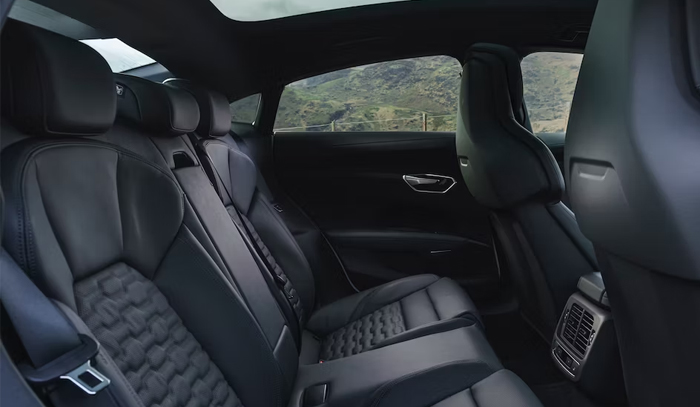 ghế xe audi e-tron 2