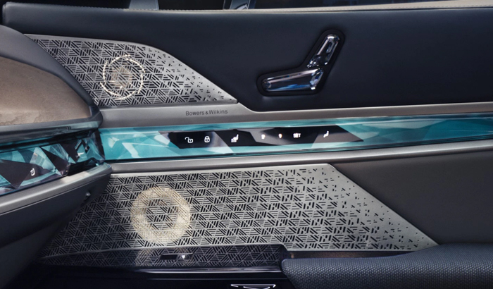 loa xe bmw i7