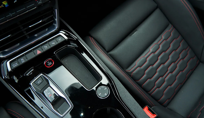 Bệ điều khiển xe audi e-tron