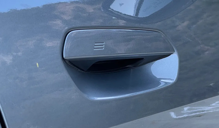 thân xe bmw i4 2