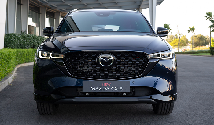 Đầu xe phiên bản Premium Sport