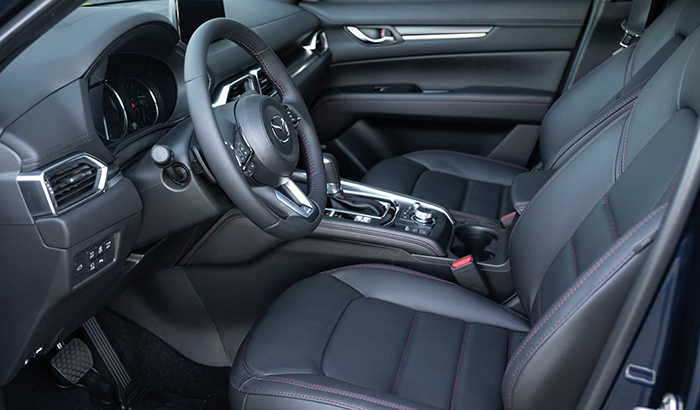 Khoang lái CX-5 Premium Sport