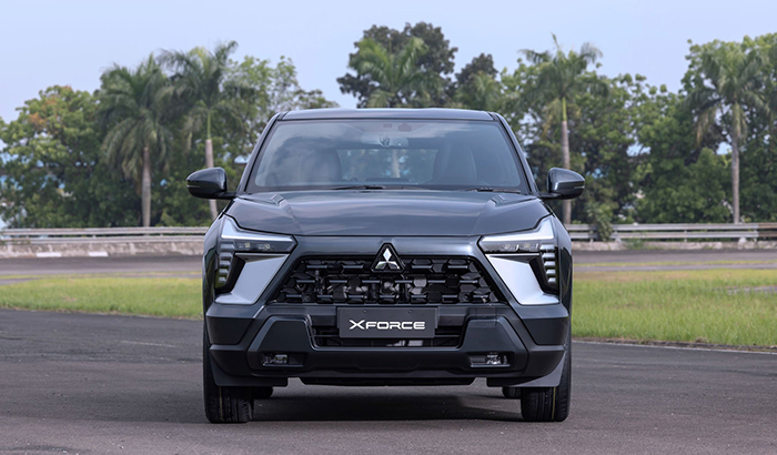 Đầu xe tuân theo thiết kế Dynamic Shield quen thuộc