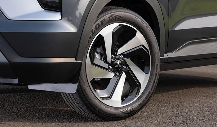 XForce sử dụng bộ lốp 225/50R18