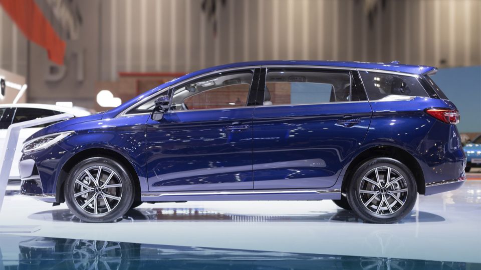 BYD M6