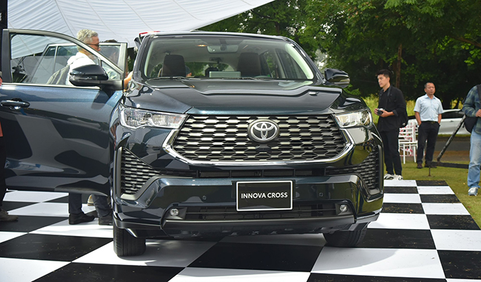 Đầu xe Innova Cross V