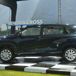 Thân xe Innova Cross V