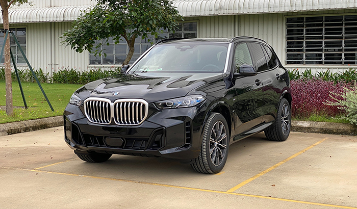 Góc trước X5 M Sport LCI