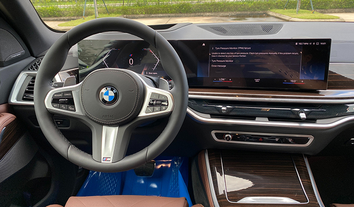 Hệ thống BMW Live Cockpit Professional